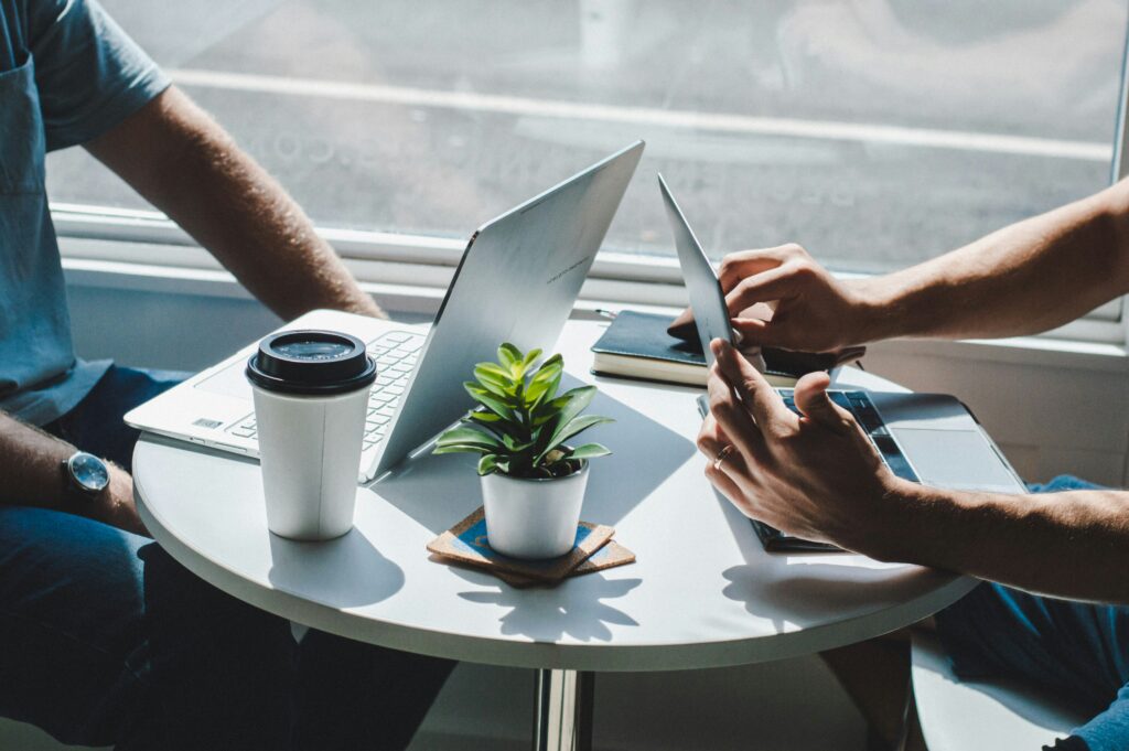 The Art of Selling: Why Trust and Confidence Win in Business Every Time by @ItWorkedForMeBook by Jeff Burgess #selling #trust #confidence